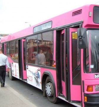 Doi pasageri din autobuz, răniţi din cauza unui şofer de 85 de ani